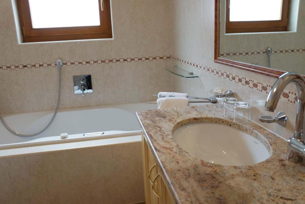 סאן קאסיאנו Family And Wellness Residence Ciasa Antersies חדר תמונה